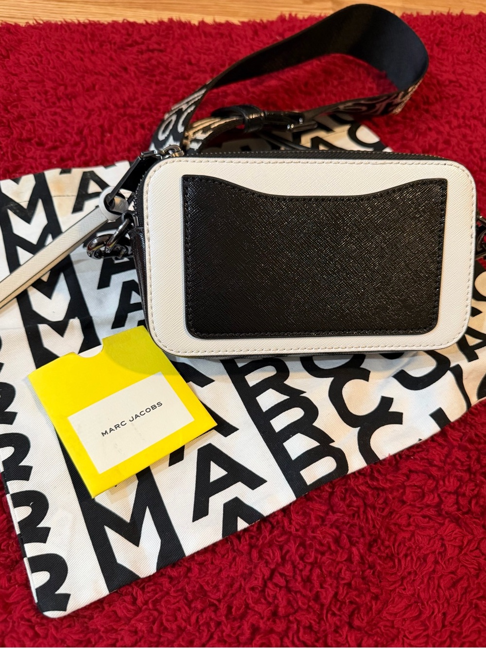 Marc Jacobs White Snapshot Camera Bag with Black Logo Strap - Picture 3 of 4